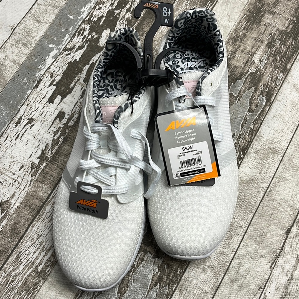 New ladies, wide, width, Avia sneakers